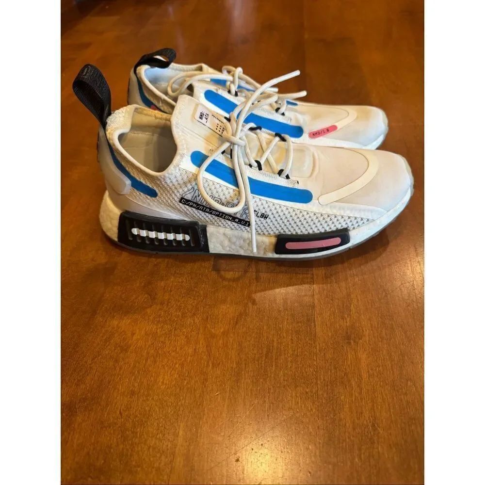 Woman’s Adidas NMD R1spectoo NASA woman’s classic running shoes size 7.5